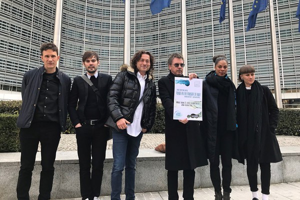 Le président de la CISAC, Jean-Michel Jarre, dirige une délégation d'auteurs au Parlement européen à Bruxelles